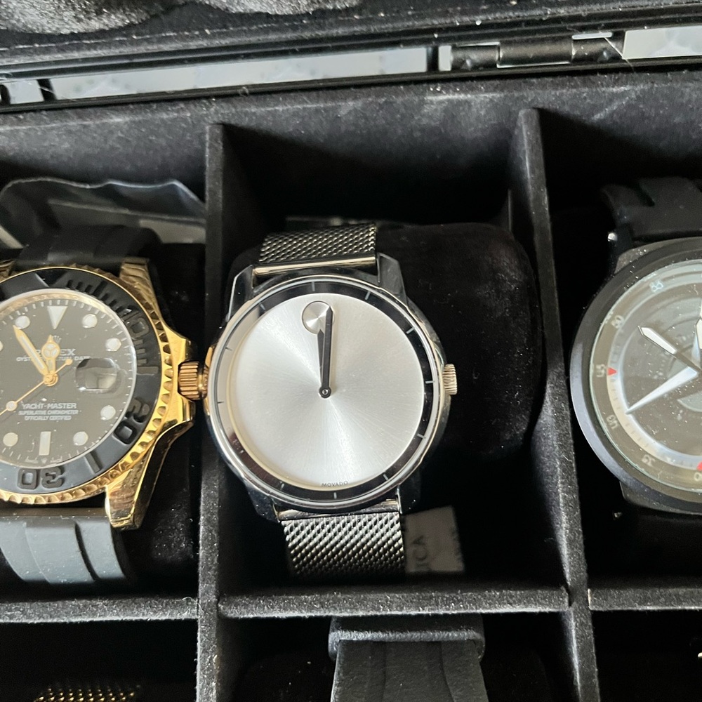 Like NEW sliver Movado Bold Silver Mesh Watch. Beautiful just needs a battery.